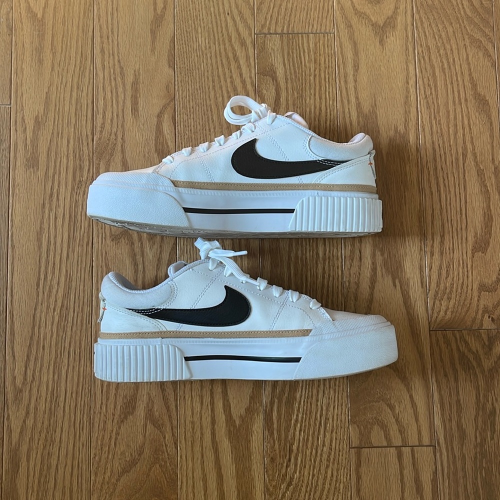 Nike Court Legacy Lift - women’s size 8 - worn ~3 times, near perfect condition
